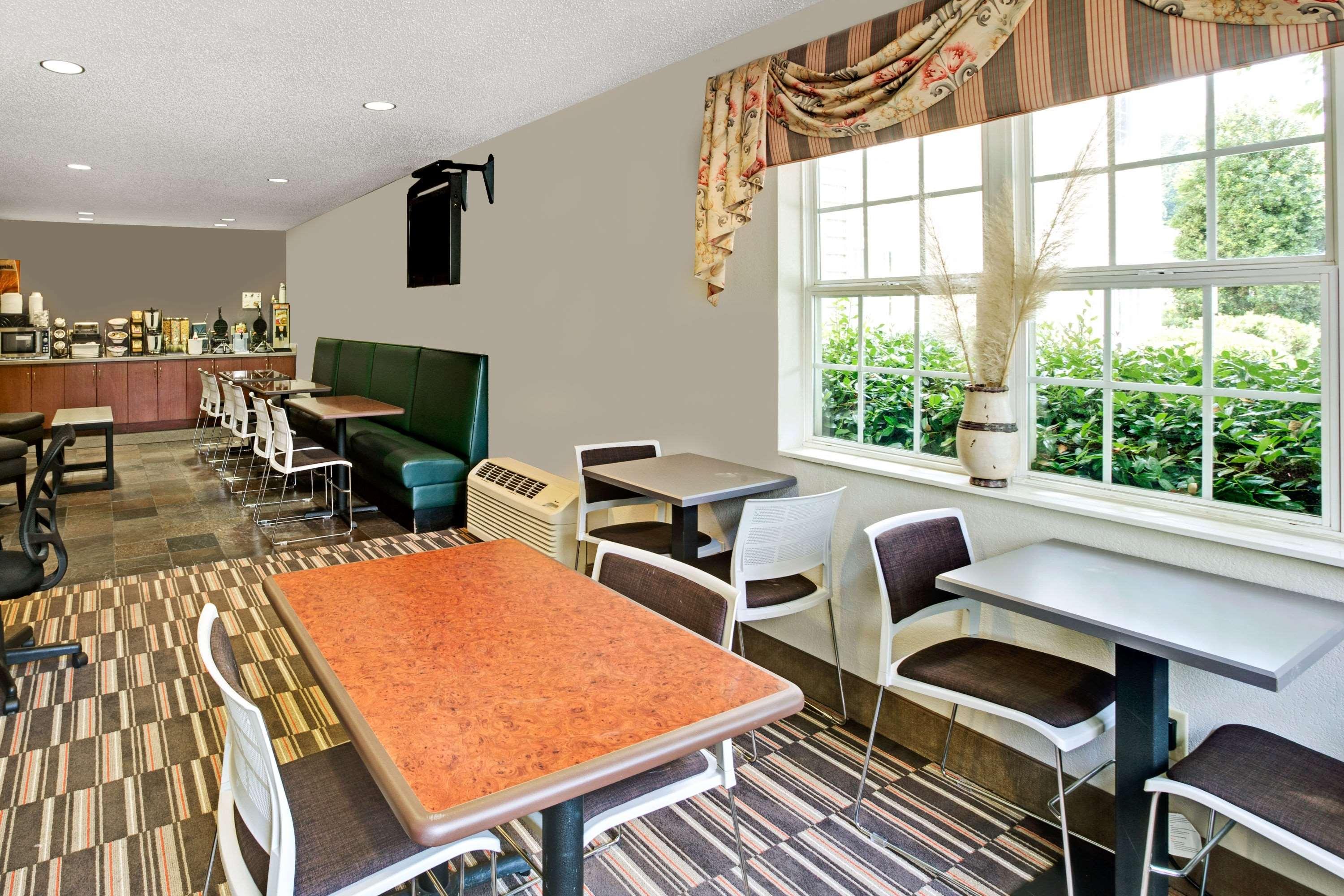 Microtel Inn & Suites By Wyndham Cherokee Zewnętrze zdjęcie